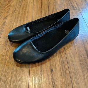 Abeo like-new black flats with orthotics included